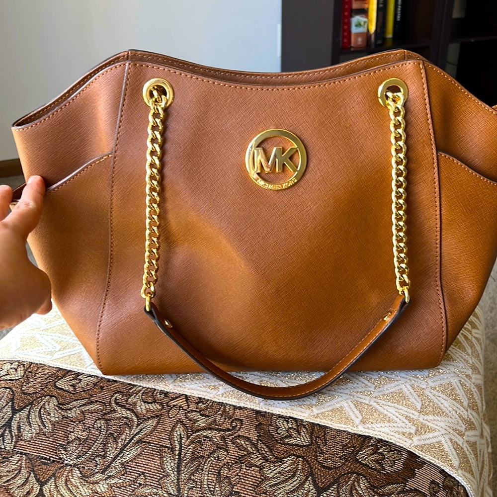 Michael Kors Bag EXCELLENT CONDITION NEVER USED!